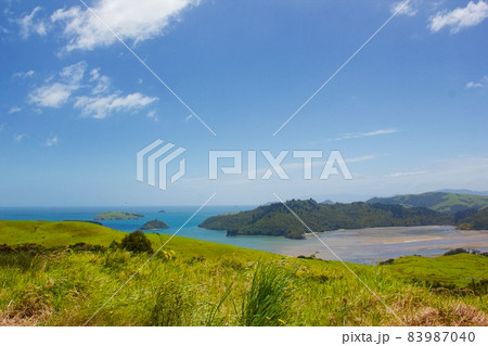 Cathedral Cove in New Zealand・カセドラル洞窟  83987040
