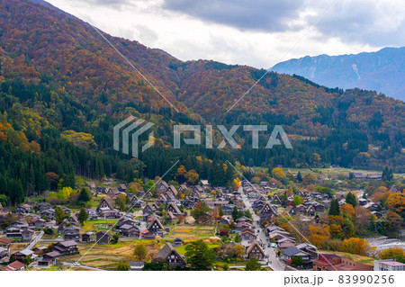 岐阜県白川村・白川郷と周辺の秋の風景 岐阜県白川村・白川郷と周辺の秋の風景 83990256