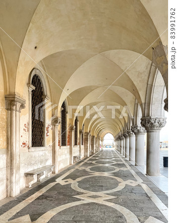 Palazzo Ducale, Doge's Palace on San Marco square early in the morning 83991762