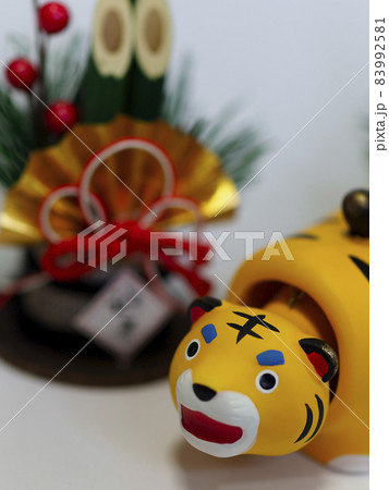 寅年干支置物の年賀状素材 寅年干支置物の年賀状素材 83992581