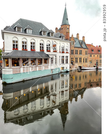 Brugges , the refection of the building and the tower in the water Brugges , the refection of the building and the tower in the water 83992959