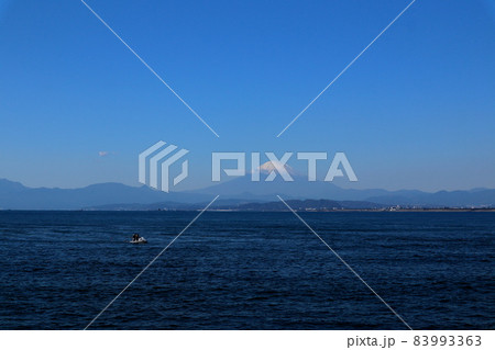Mount Fuji and the ocean Enoshima 83993363