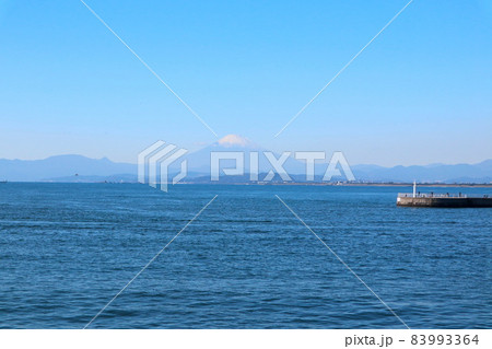 Mount Fuji and the ocean Enoshima 83993364