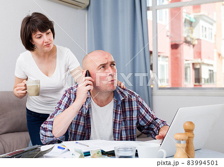 Financial problems in the family 83994501
