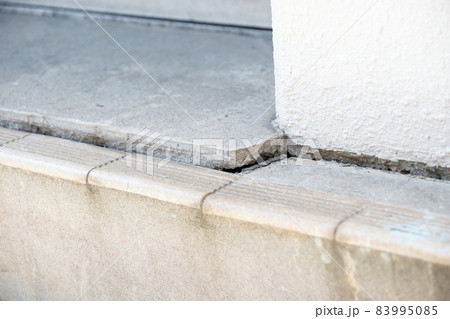 テクスチャー ひび割れ コンクリート 壁 吹き付け まだら 模様 白 灰色 シミ ヒビ クラック テクスチャー ひび割れ コンクリート 壁 吹き付け まだら 模様 白 灰色 シミ ヒビ クラック 83995085
