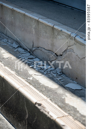 テクスチャー ひび割れ コンクリート 階段 吹き付け まだら 模様 白 灰色 シミ ヒビ クラック テクスチャー ひび割れ コンクリート 階段 吹き付け まだら 模様 白 灰色 シミ ヒビ クラック 83995087