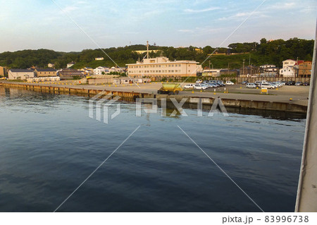 江差港を出港するフェリーよりスナップ 83996738
