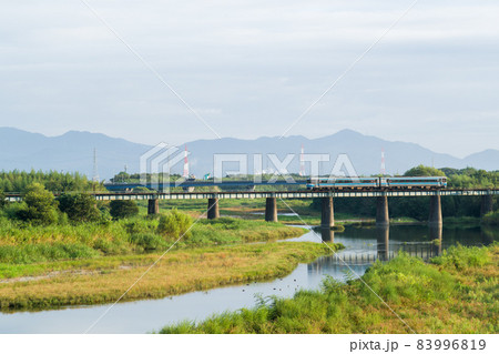 【徳島線】鮎喰川橋梁を渡る特急列車 83996819