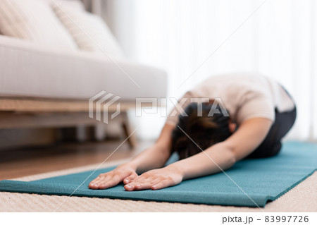 Productive activity concept in the living room a girl bending the body parallel to the floor on the green yoga mat willingly Productive activity concept in the living room a girl bending the body parallel to the floor on the green yoga mat willingly 83997726