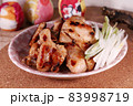 皿盛りスタイルの焼鳥 83998719