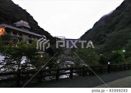 岡山県真庭市湯原温泉郷 ホテル八景 湯原ダムの夜明け 岡山県真庭市湯原温泉郷 ホテル八景 湯原ダムの夜明け 83999293