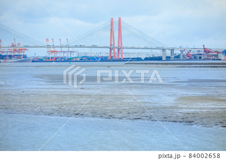 名古屋市 藤前干潟と名港トリトンの遠景 名古屋市 藤前干潟と名港トリトンの遠景 84002658