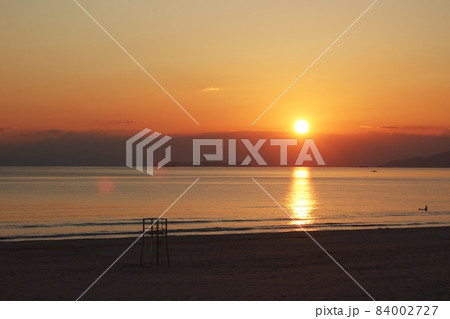 秋の砂浜と穏やかな夕空 秋の砂浜と穏やかな夕空 84002727