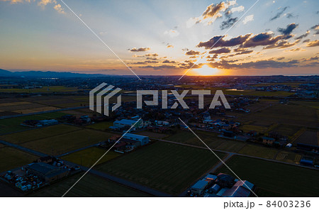霊峰白山と加賀平野、夕焼け 夕陽 空撮 霊峰白山と加賀平野、夕焼け 夕陽 空撮 84003236