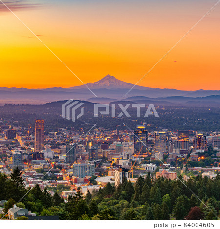 Portland, Oregon, USA downtown skyline with Mt. Hood 84004605