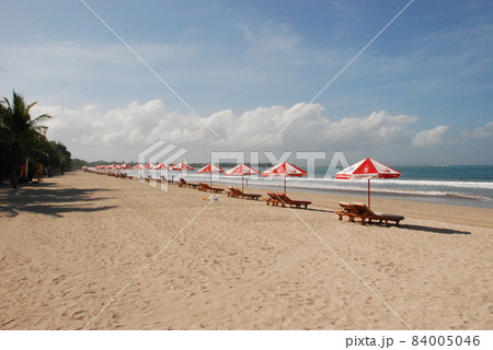 クタビーチ･パラソル（クタ／バリ島･インドネシア） 84005046