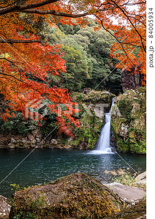 紅葉と観音滝 紅葉と観音滝 84005934