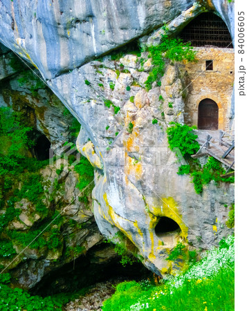 Postojna, Slovenia - View of the Predjama Castle Postojna, Slovenia - View of the Predjama Castle 84006605