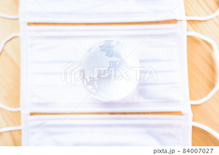 水晶の地球儀とサージカルマスク 日本の新型コロナウイルス感染防止対策 克服 接種 予防 水晶の地球儀とサージカルマスク 日本の新型コロナウイルス感染防止対策 克服 接種 予防 84007027