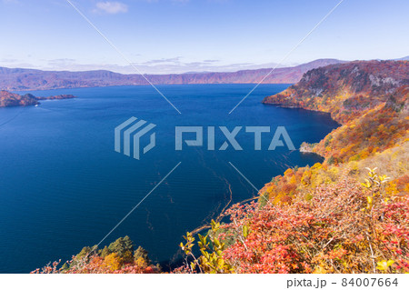 十和田湖の紅葉 84007664