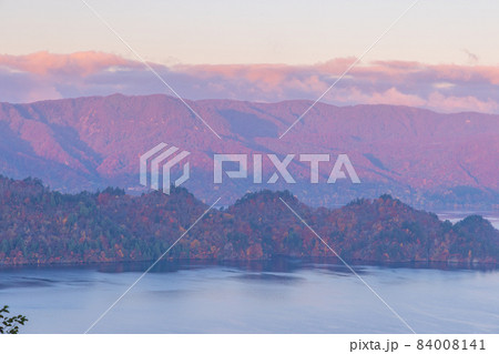 十和田湖の紅葉 84008141