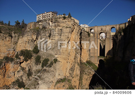 絶壁の街・ロンダ 84009606