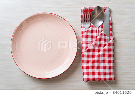 empty plate or dish with knife, fork and spoon 84011620
