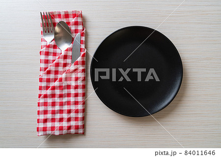 empty plate or dish with knife, fork and spoon 84011646