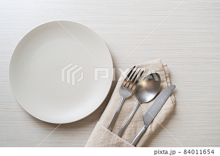 empty plate or dish with knife, fork and spoon 84011654
