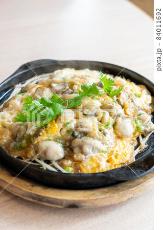 Oyster omelette with bean sprout 84011692