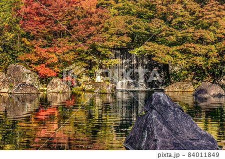 Beautiful Kokoen Garden during autumn foliage season in Himeji city, Japan Beautiful Kokoen Garden during autumn foliage season in Himeji city, Japan 84011849