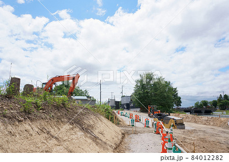 道路工事現場の風景 84012282