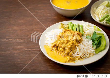 Thai Rice Noodles with Crab Curry and Variety Vegetables Thai Rice Noodles with Crab Curry and Variety Vegetables 84012301