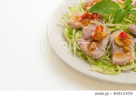 Boiled Pork with Lime Garlic and Chili Sauce Boiled Pork with Lime Garlic and Chili Sauce 84012459