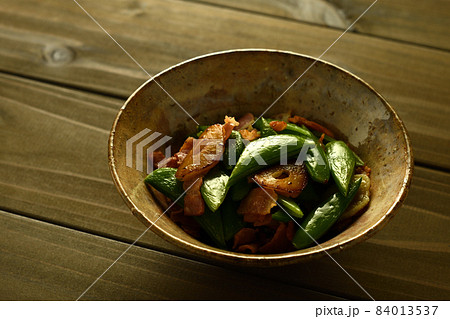 スナップエンドウのガーリック炒め 84013537