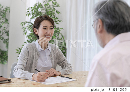 介護保険認定調査するケアマネージャー 介護支援専門員 介護保険認定調査するケアマネージャー 介護支援専門員 84014296