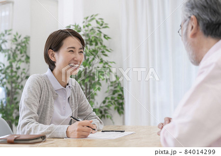 介護保険認定調査するケアマネージャー 介護支援専門員 介護保険認定調査するケアマネージャー 介護支援専門員 84014299