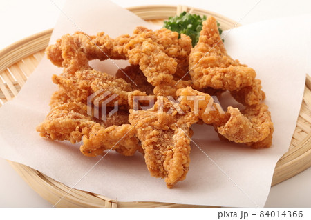 鶏皮のカリカリ揚げ 84014366
