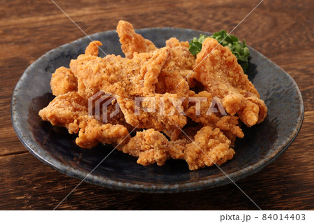 鶏皮のカリカリ揚げ 84014403