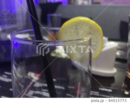 Glass with lemon, photo cocktail mojito, bar 84015773