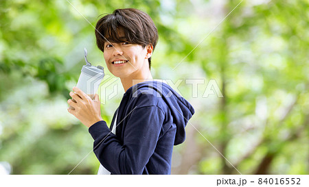 プロテイン　タンパク質　飲む　男性 84016552