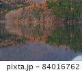 青木湖の水鏡 84016762