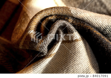 茶色系とグレーのチェック柄のテクスチャ　パターン 84017091