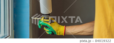 Builder or handyman is engaged in the repair or installation of windows BANNER, LONG FORMAT 84019322