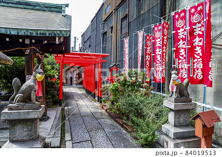 大須富士浅間神社境内社のまねき稲荷参道風景 84019513