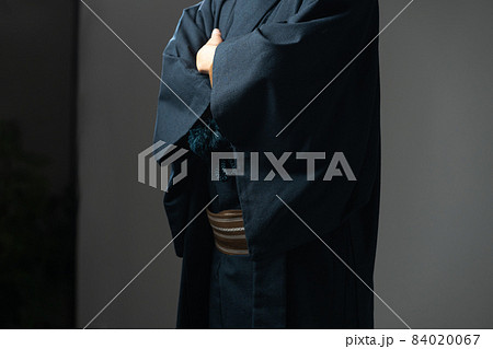 シニア男性　着物　手元 84020067