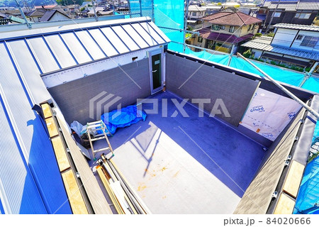 屋上がある新築住宅の工事中 屋上がある新築住宅の工事中 84020666
