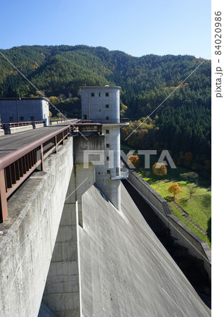 秋の早池峰ダムからの風景 秋の早池峰ダムからの風景 84020986