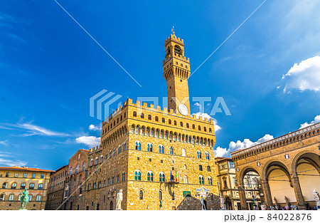 Palazzo Vecchio palace with bell tower with clock and Loggia dei Lanzi on Piazza della Signoria square Palazzo Vecchio palace with bell tower with clock and Loggia dei Lanzi on Piazza della Signoria square 84022876