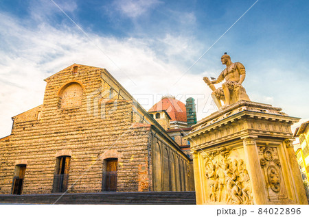 Basilica di San Lorenzo Cappelle Medicee chapel and Giovanni delle Bande Nere monument on Piazza di San Lorenzo square 84022896